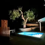 شقة La Strade Apartments, Adults Only With Private Pool *