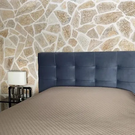דירה La Strade Apartments, Adults Only With Private Pool